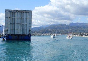 Emerald passing the bridge in second place