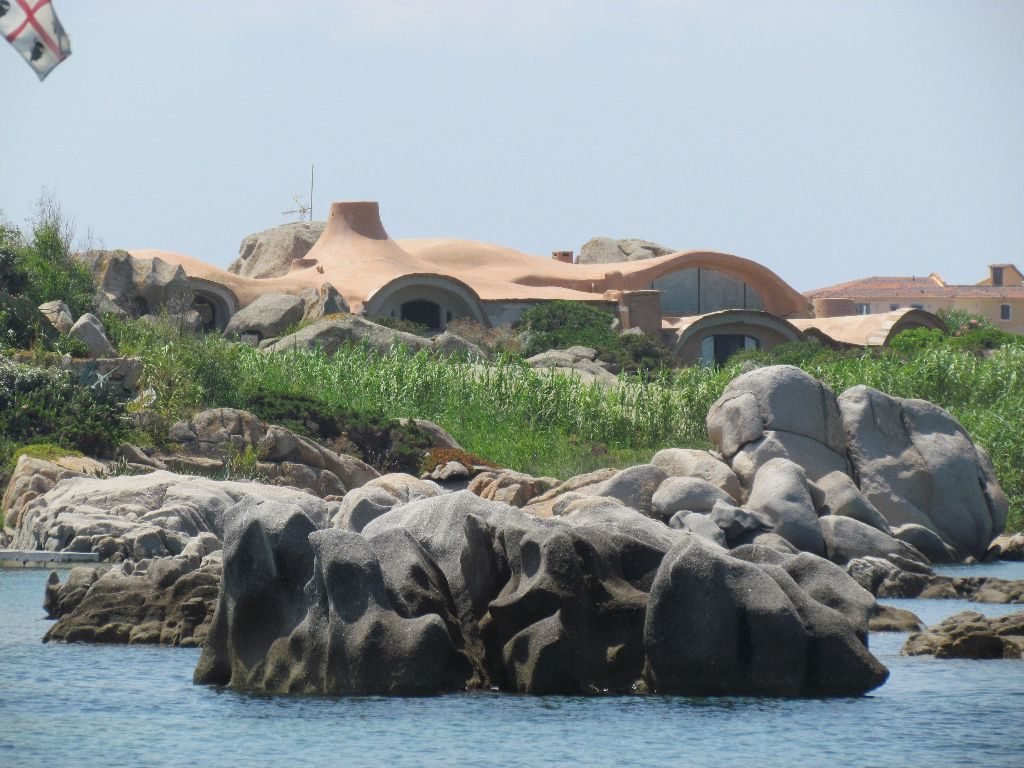 Curvy house, Ile Cavallo