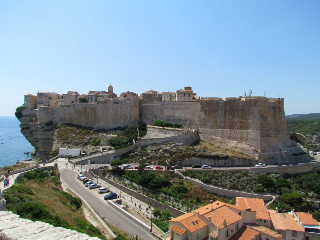 The town perched on a rock